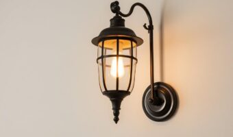 Настенный светильник: как выбрать, повесить и получить от него максимум пользы