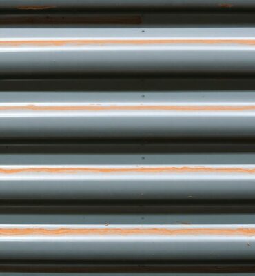 Профнастил: практичный выбор для крыши, забора и фасада — что нужно знать перед покупкой