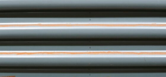 Профнастил: практичный выбор для крыши, забора и фасада — что нужно знать перед покупкой